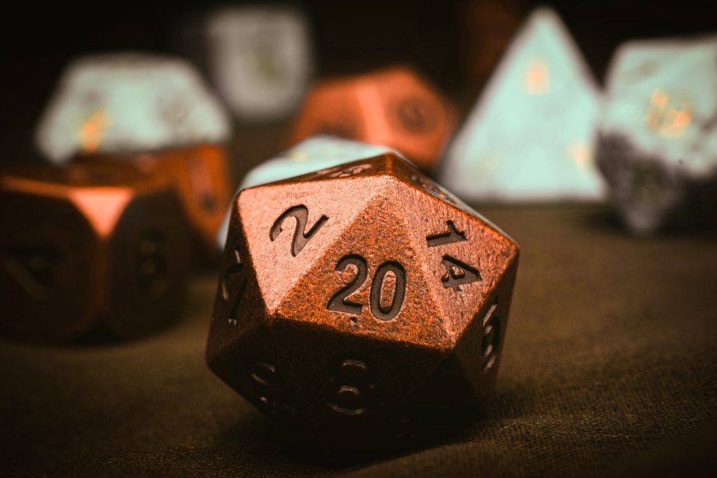 dado marrone con 20 facce, d20, d&d